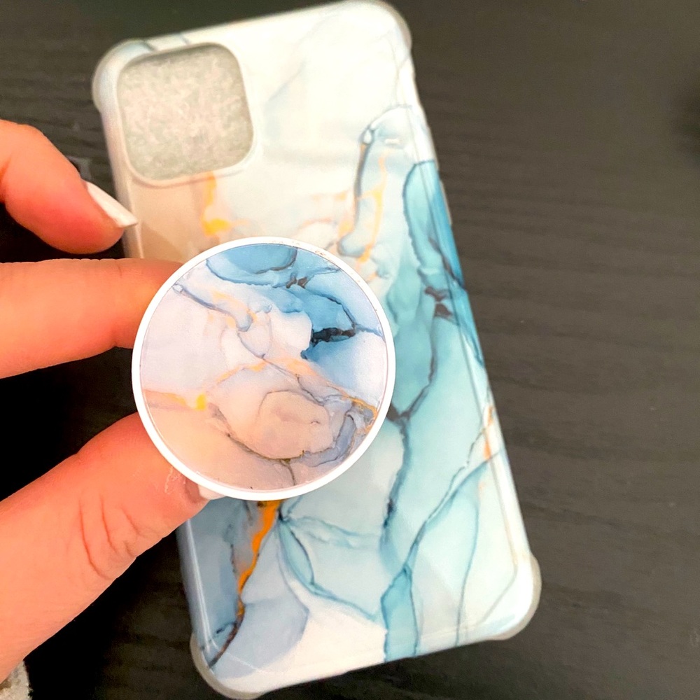 Marble iPhone11 Pro case with matching pop socket